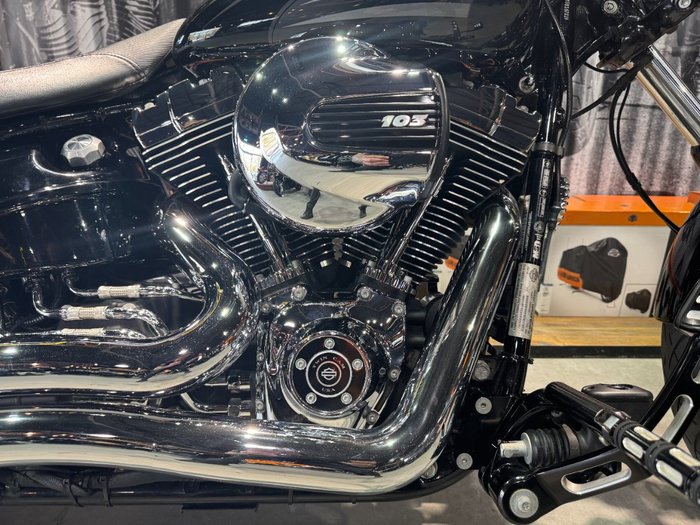 2016 Harley-davidson FXSB SOFTAIL BREAKOUT Black