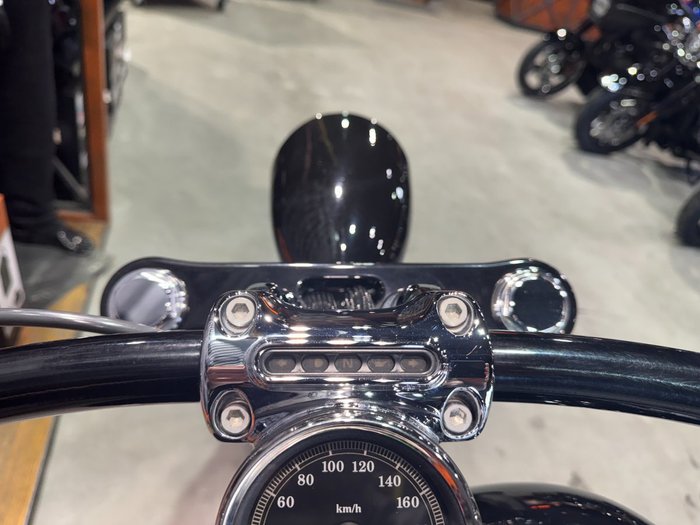 2016 Harley-davidson FXSB SOFTAIL BREAKOUT Black