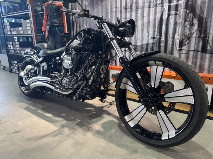 2016 Harley-davidson FXSB SOFTAIL BREAKOUT Black