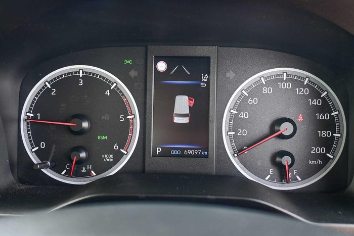 2022 Toyota Hiace Commuter