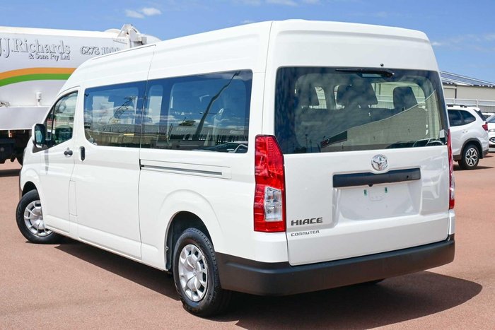 2022 Toyota Hiace Commuter