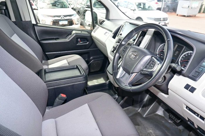 2022 Toyota Hiace Commuter