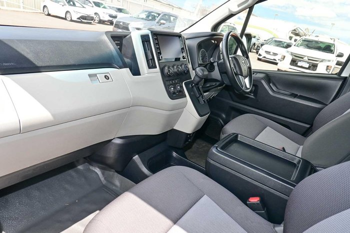 2022 Toyota Hiace Commuter