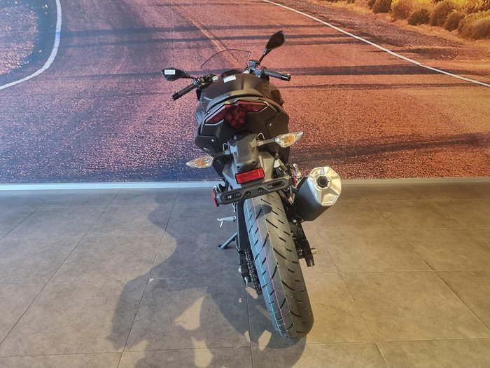 2025 Kawasaki Ninja 500 (EX500G) Ninja Black