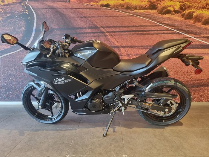 2025 Kawasaki Ninja 500 (EX500G) Ninja Black