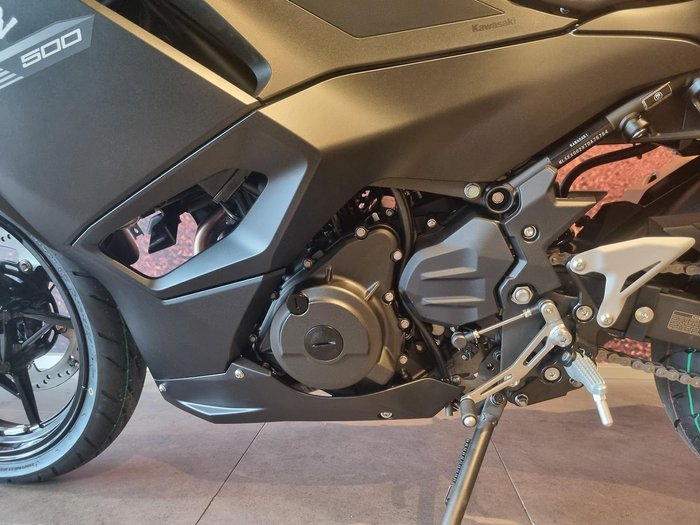 2025 Kawasaki Ninja 500 (EX500G) Ninja Black