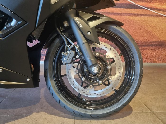 2025 Kawasaki Ninja 500 (EX500G) Ninja Black