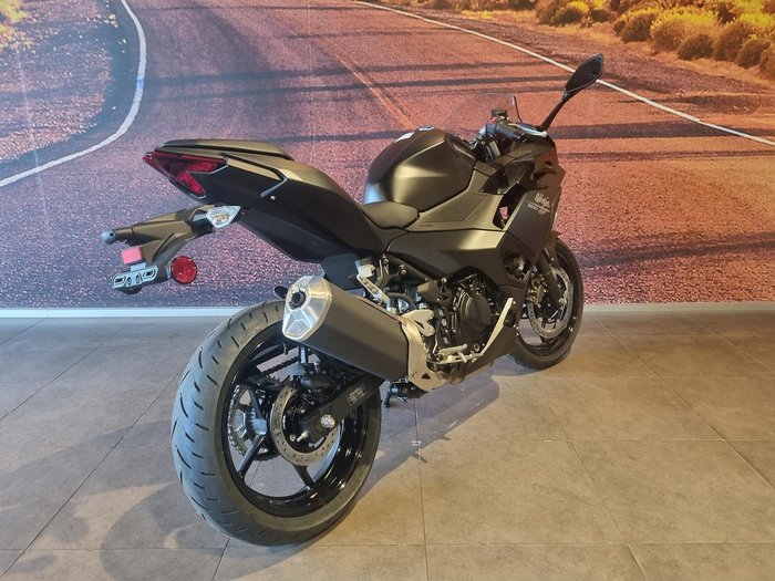 2025 Kawasaki Ninja 500 (EX500G) Ninja Black