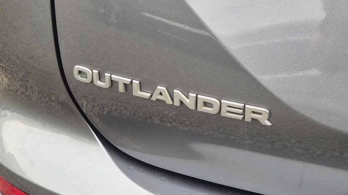 2023 Mitsubishi Outlander LS