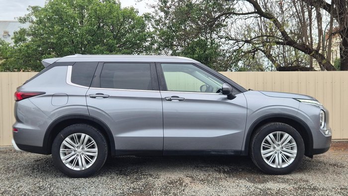 2023 Mitsubishi Outlander LS