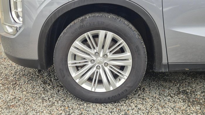 2023 Mitsubishi Outlander LS