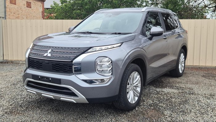 2023 Mitsubishi Outlander LS