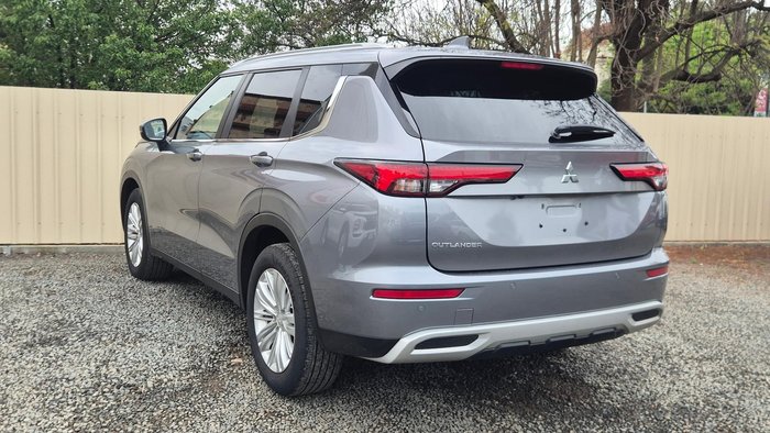 2023 Mitsubishi Outlander LS