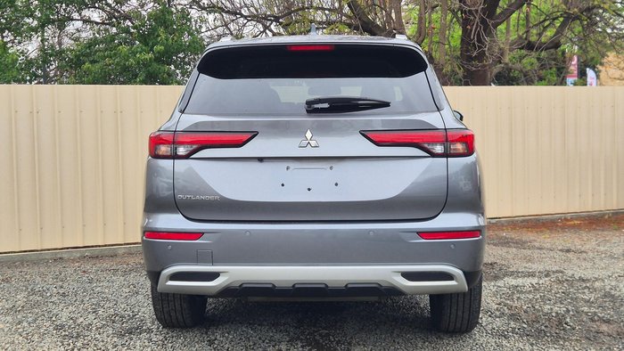 2023 Mitsubishi Outlander LS