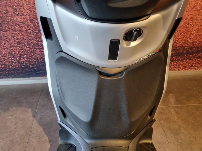 2025 Piaggio Beverly 400 S Beverly Grey