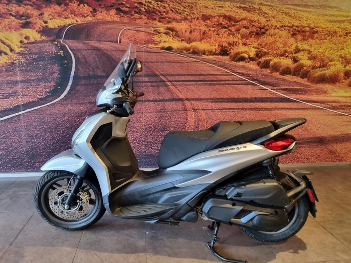 2025 Piaggio Beverly 400 S Beverly Grey