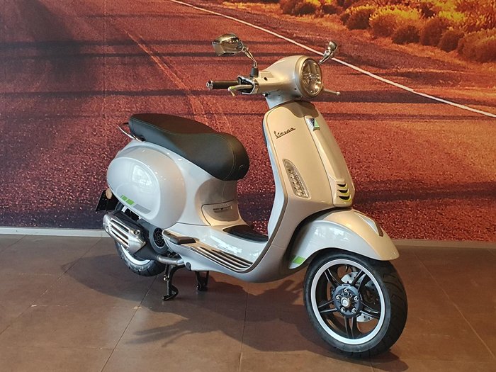 2025 Vespa Primavera Tech 150 Primavera Silver