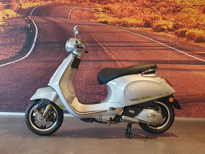 2025 Vespa Primavera Tech 150 Primavera Silver