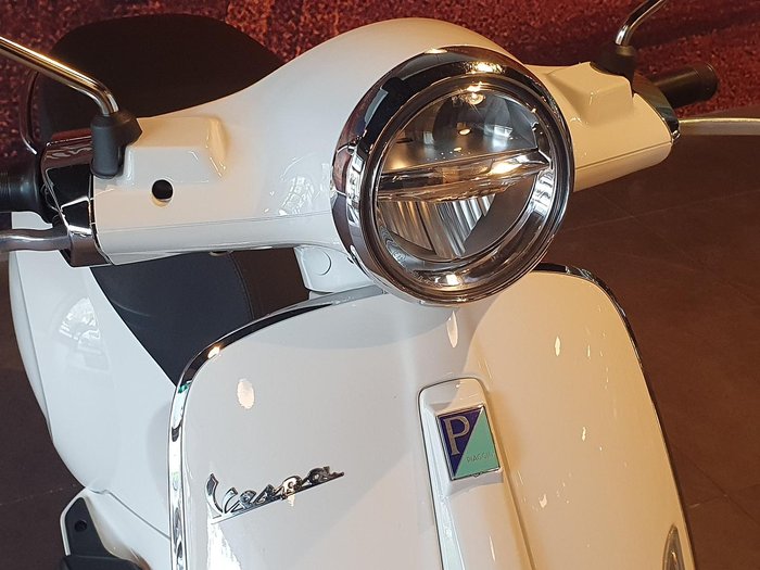2024 Vespa Primavera 50 4T Primavera White