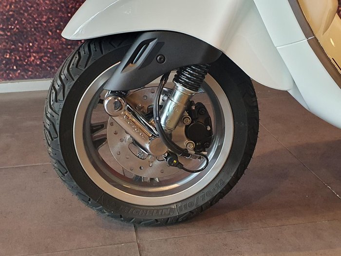 2024 Vespa Primavera 50 4T Primavera White