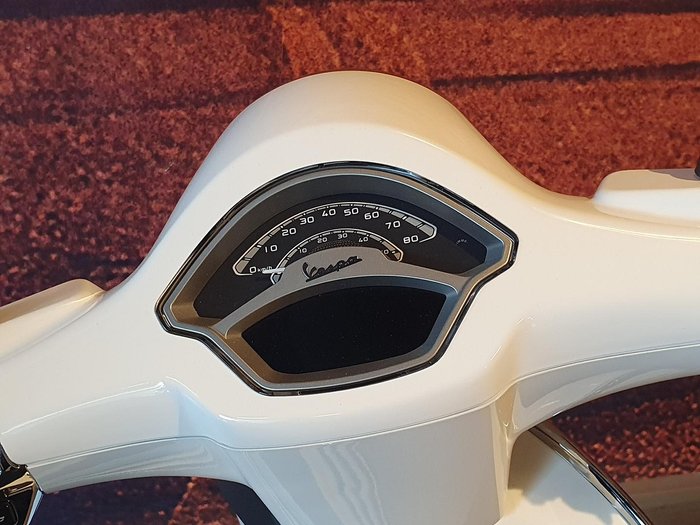 2024 Vespa Primavera 50 4T Primavera White