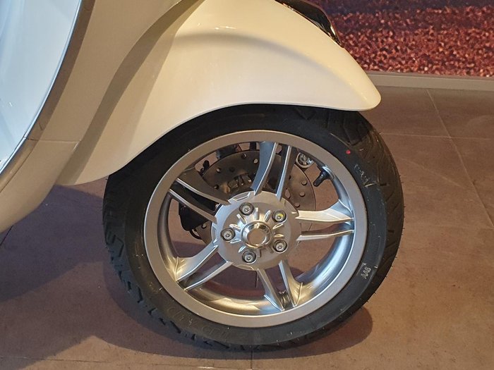 2024 Vespa Primavera 50 4T Primavera White