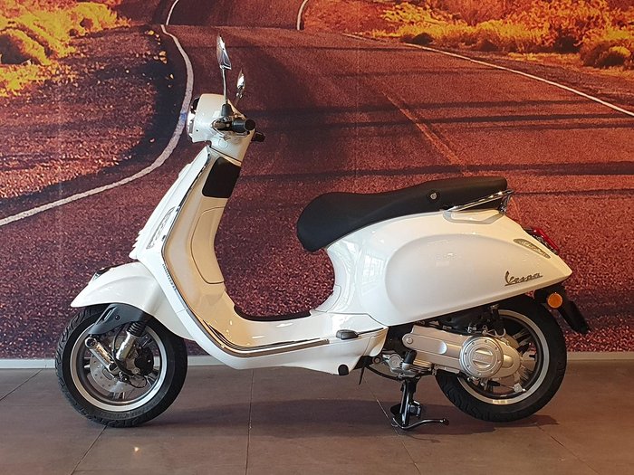 2024 Vespa Primavera 50 4T Primavera White