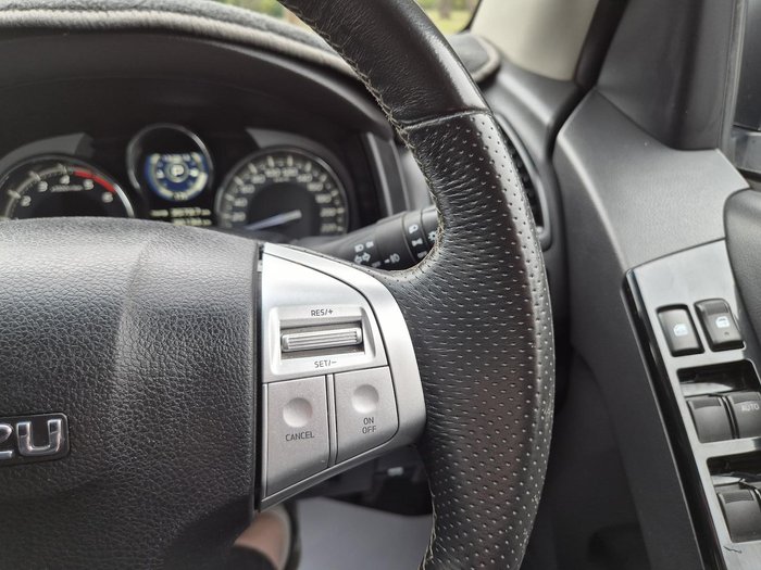 2020 Isuzu MU-X LS-T