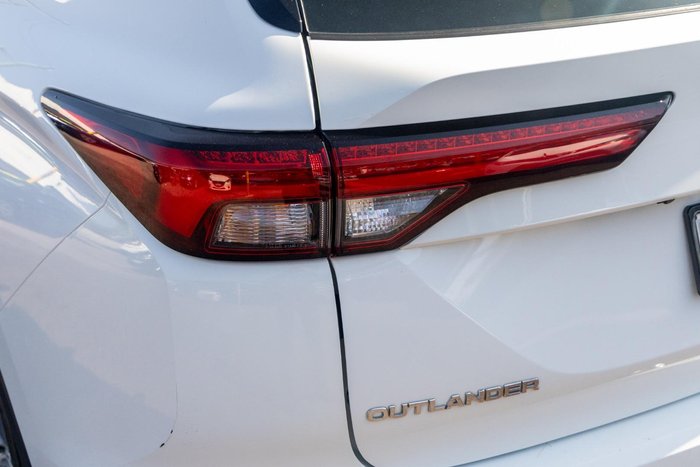2022 Mitsubishi Outlander ES
