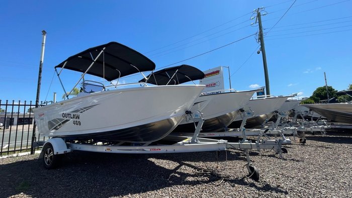 2023 Stacer 469 Outlaw Side Console