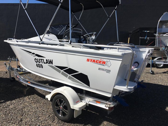 2023 Stacer 469 Outlaw Side Console
