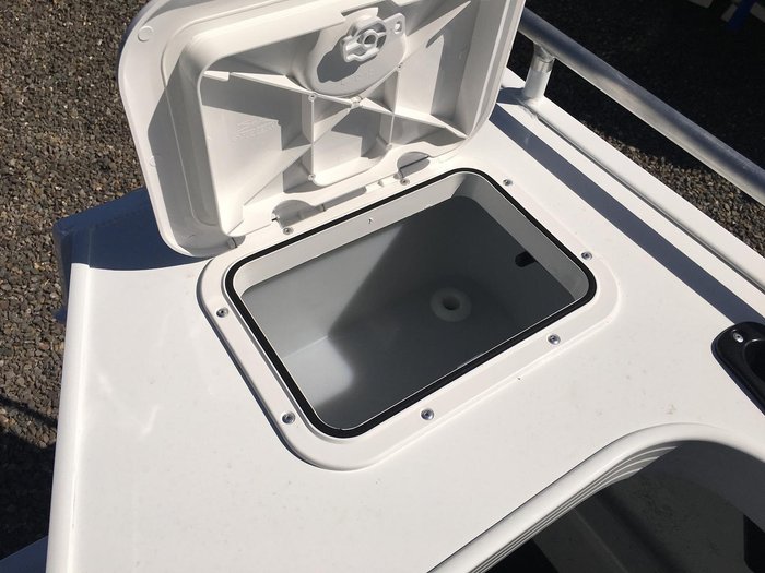 2023 Stacer 469 Outlaw Side Console