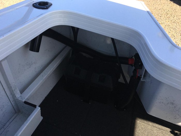 2023 Stacer 469 Outlaw Side Console