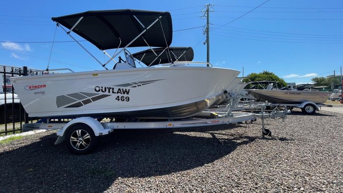 2023 Stacer 469 Outlaw Side Console