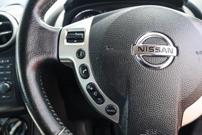 2013 Nissan Dualis ST