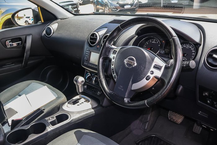 2013 Nissan Dualis ST