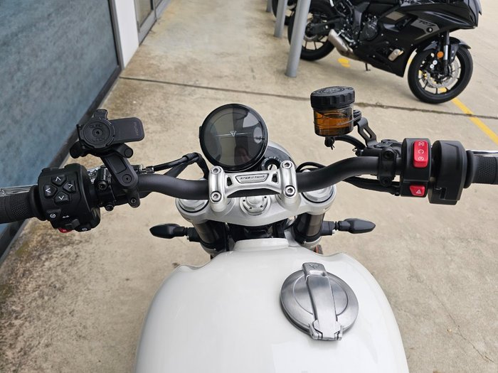 2024 Triumph BONNEVILLE SPEED TWIN 1200 White