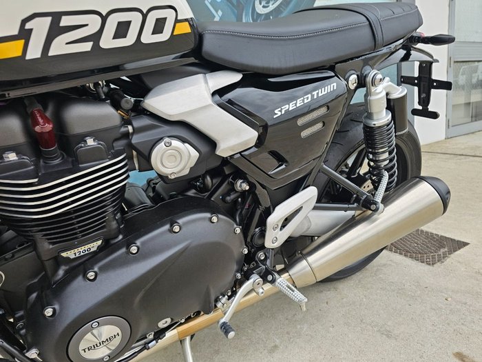 2024 Triumph BONNEVILLE SPEED TWIN 1200 White