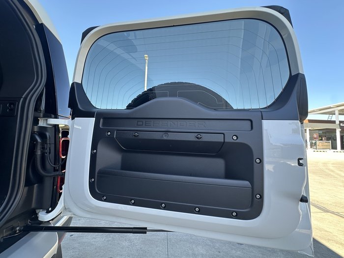 2024 Land Rover Defender 110 D250 Hard Top S