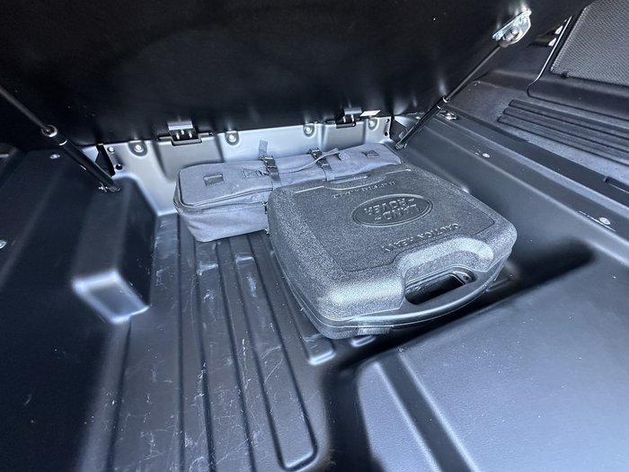 2024 Land Rover Defender 110 D250 Hard Top S