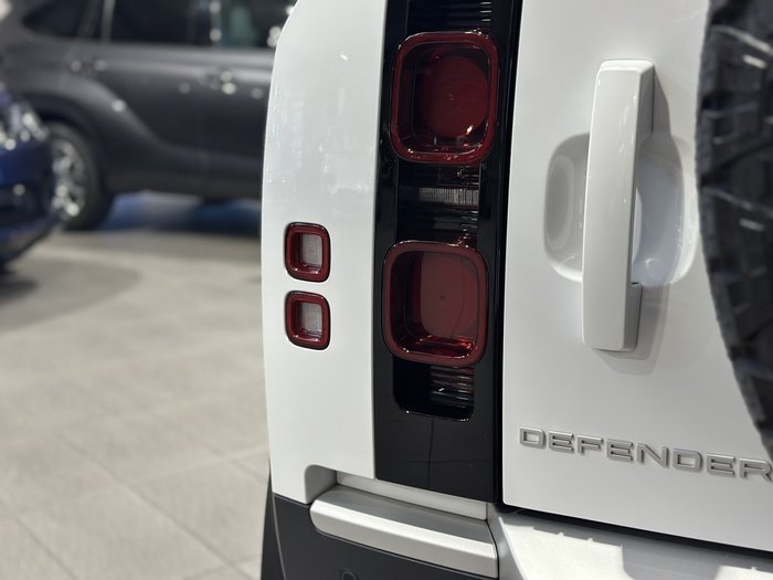 2024 Land Rover Defender 110 D250 Hard Top S