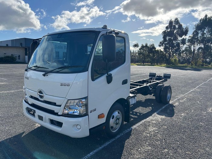 2025 Hino 616 - 300 Series 616