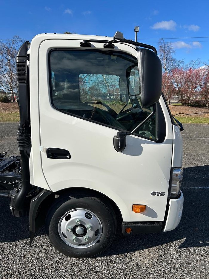 2025 Hino 616 - 300 Series 616