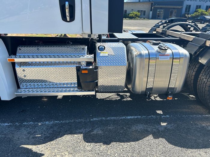 2025 Freightliner Cascadia Cascadia 126