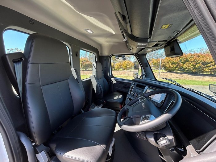 2025 Freightliner Cascadia