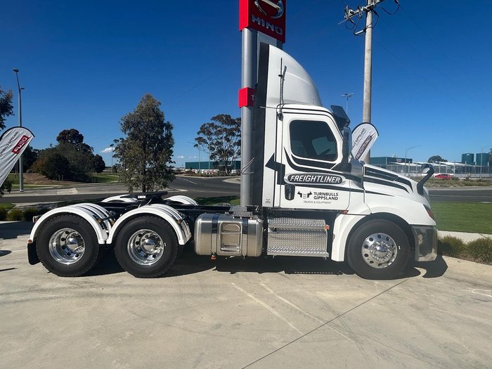 2025 Freightliner Cascadia
