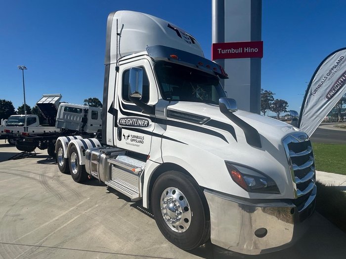 2025 Freightliner Cascadia Cascadia 126