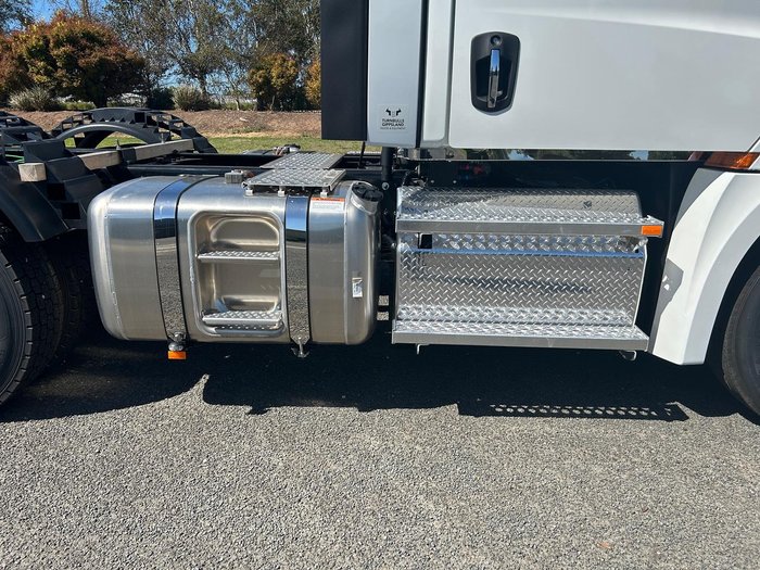 2025 Freightliner Cascadia Cascadia 126