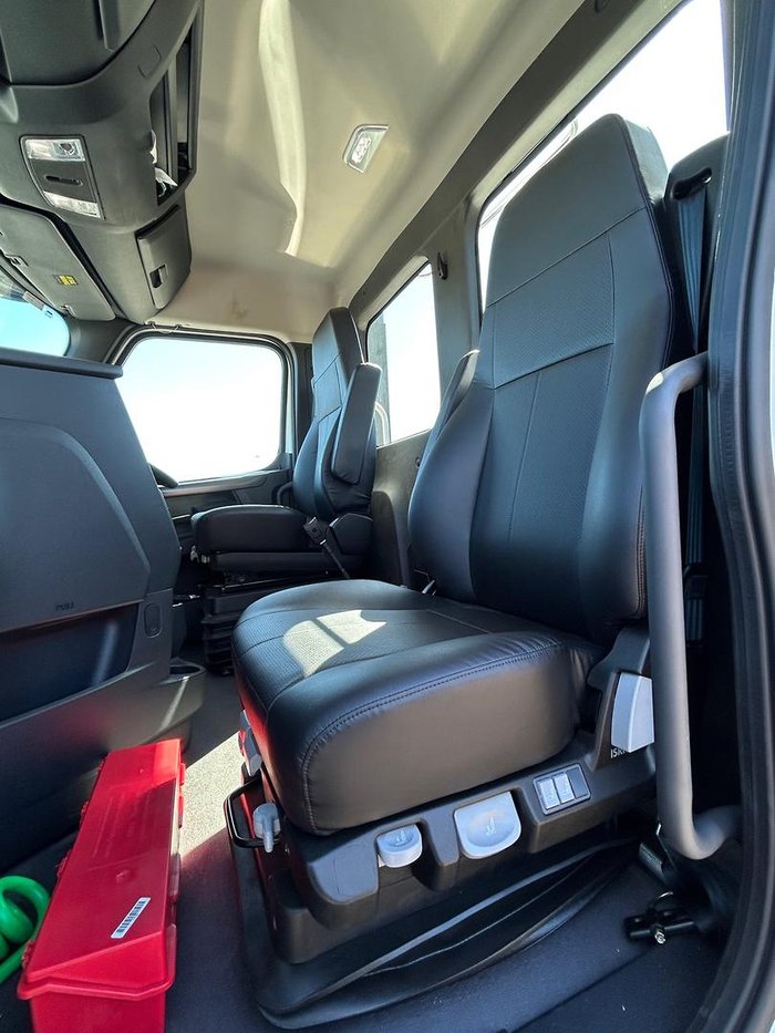 2025 Freightliner Cascadia Cascadia 126