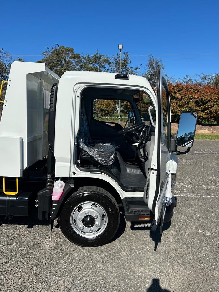 2025 Fuso Canter 815